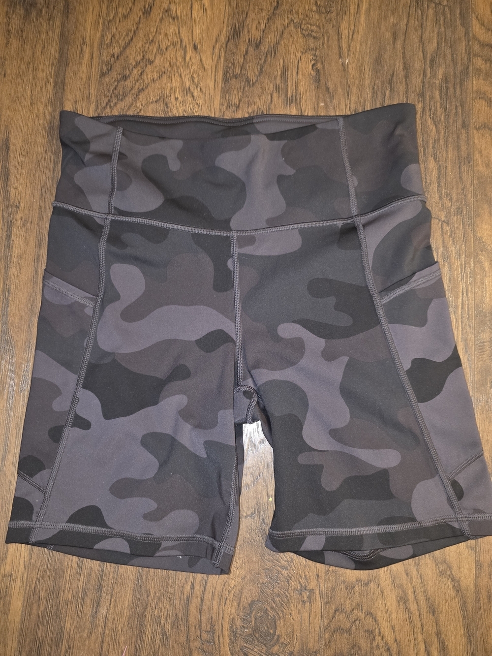 GAP Women's Charcoal Camo High-Waist Bike Shorts